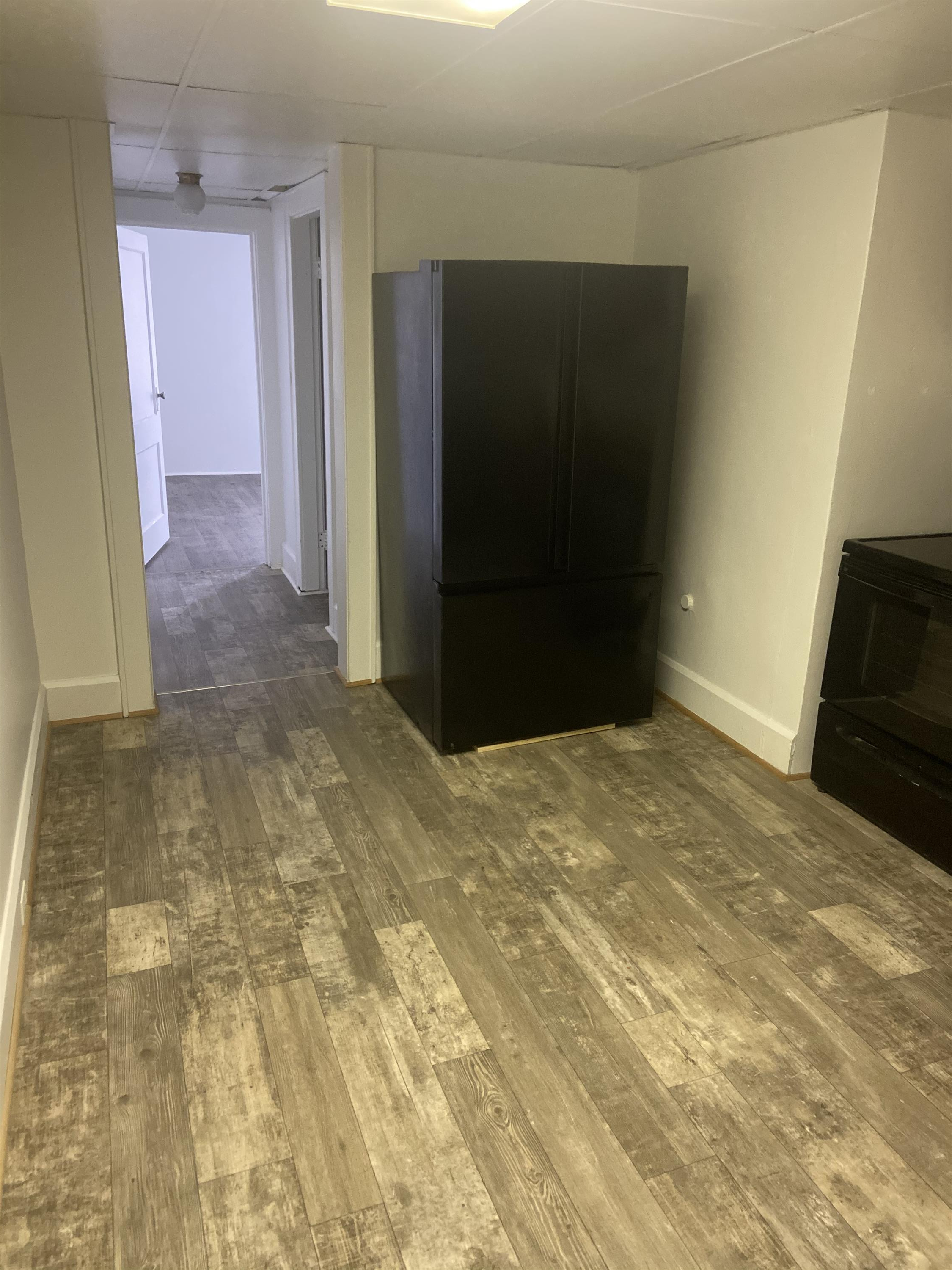 121 1/2 W Main St Apt B