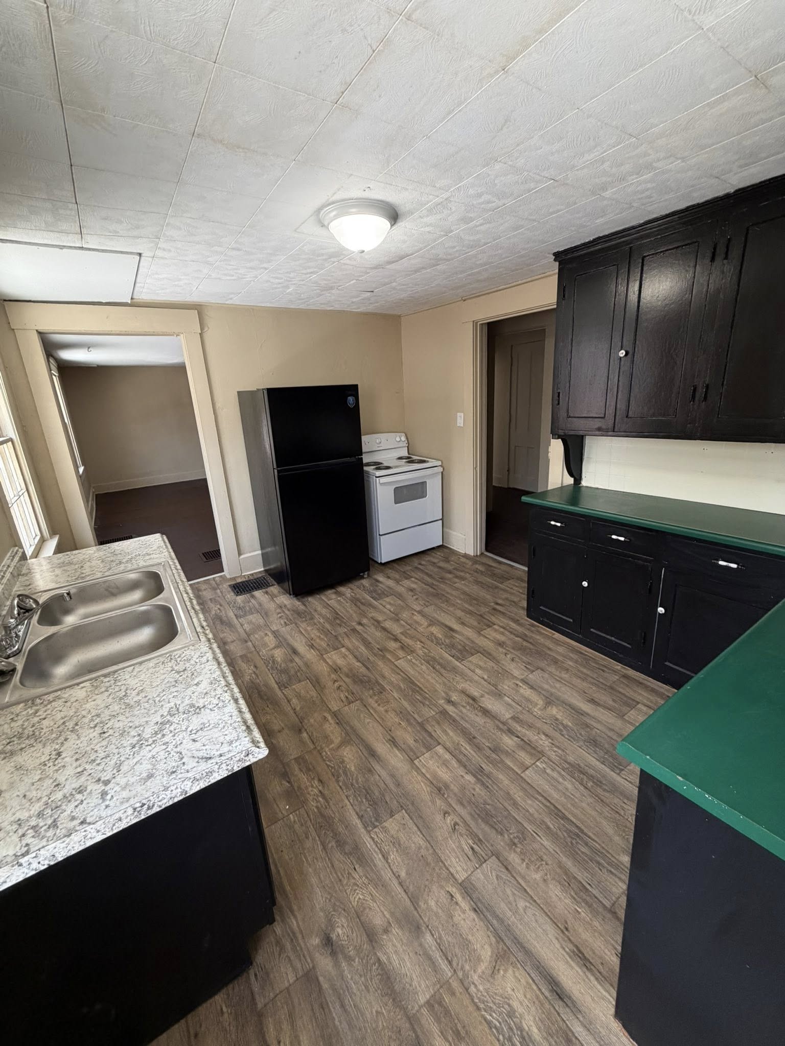 1003 1/2 Sunset Avenue